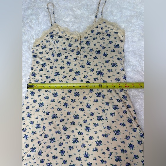 Vintage Victoria's Secret yellow floral gown/ slip dress with lace trim - Picture 8 of 9